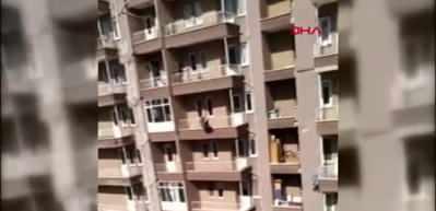 Kırıkkale'de kavga eden gencin kavgayı ayırmak isteyen anne ve kız kardeşi satırla yaralandı