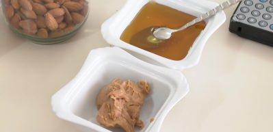 Kız kardeşler &ouml;zel granola bar &uuml;retip buket halinde satıyor!
