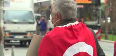 Kızı dağa ka&ccedil;ırılan baba, evlat n&ouml;betini İzmir'de s&uuml;rd&uuml;r&uuml;yor