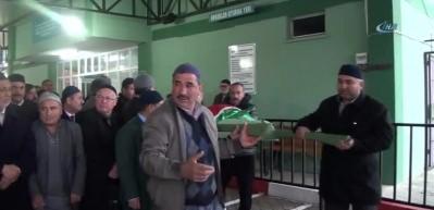 Kızının cenazesine &ouml;zel izinle getirildi