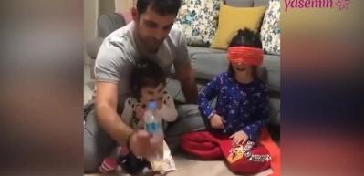 Kızının her yaptığı hareketi d&uuml;zelten baba sosyal medyada alkış topladı!