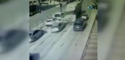 Kocaeli'de TIR otomobilleri b&ouml;yle bi&ccedil;ti