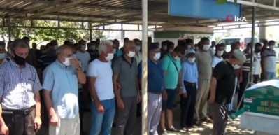  Kocasıyla dans ettikten 24 saat sonra yine kocası tarafından &ouml;ld&uuml;r&uuml;len kadına son veda