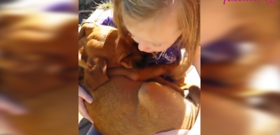 K&ouml;peğini nini s&ouml;yleyerek uyutan sevimli ufaklık