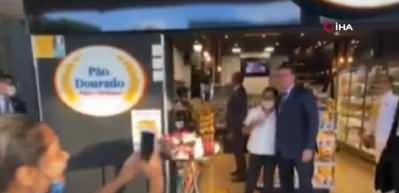 Korona vir&uuml;s&uuml; umursamayan Bolsonaro sokak ortasında yuhalandı