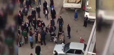 Koronavir&uuml;s&uuml; unutturan kavga! Pazarda gen&ccedil; kadınla adamın yumruklu kavgası...