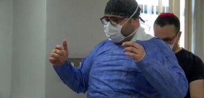 Koronavir&uuml;s&uuml; yenen acil doktoru g&ouml;revine alkışlarla d&ouml;nd&uuml;