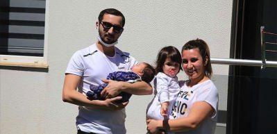 Koronavir&uuml;s&uuml; yenen babanın k&uuml;&ccedil;&uuml;k kızıyla b&ouml;yle kavuştu