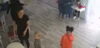 Kreşte dehşete d&uuml;ş&uuml;ren g&ouml;r&uuml;nt&uuml;ler yeni ortaya &ccedil;ıktı! Aileler: 'Yaşadıklarımız &ccedil;ok ağır'