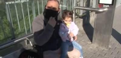 Kucağında hasta &ccedil;ocuğuyla dakikalarca otob&uuml;s bekledi