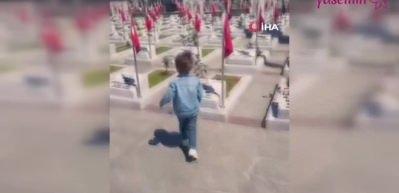 K&uuml;&ccedil;&uuml;k &ccedil;ocuğun bayrak sevgisi duygulandırdı!