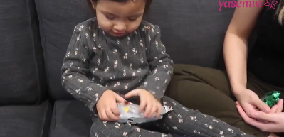 K&uuml;&ccedil;&uuml;k kız anne-babasının yaptığı şakaya &ouml;yle bir tepki verdi ki