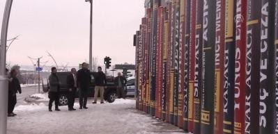 K&uuml;t&uuml;phane gibi otob&uuml;s durakları