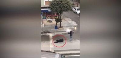 Kuyumcu &ouml;n&uuml;nde yaşanan &ccedil;atışmanın en net g&ouml;r&uuml;nt&uuml;s&uuml;!