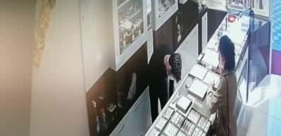 Kuyumcudan tırnak&ccedil;ılık y&ouml;ntemiyle y&uuml;zl&uuml;k &ccedil;alan kadın yakalandı