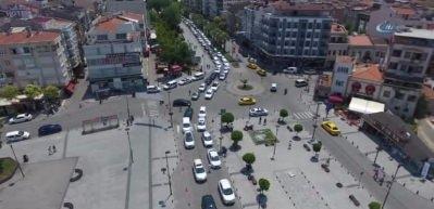 Lapseki ve &Ccedil;ardak iskelesinde uzun ara&ccedil; kuyrukları oluştu