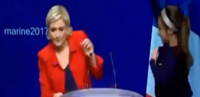 Aşırı sağcı Fransız siyaset&ccedil;i Le Pen'e miting şoku