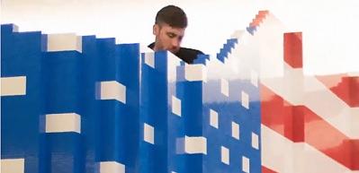 Legodan yapılan dev ABD bayrağı