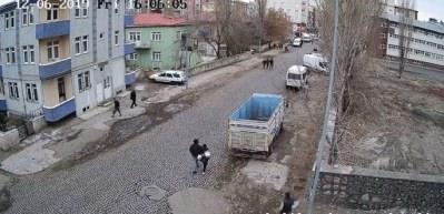 Lise &ouml;ğrencisini zorla ka&ccedil;ırmaya &ccedil;alıştılar!
