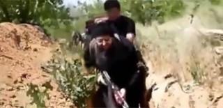 L&uuml;bnanlı alim 5 bin kişiyle Suriye'ye girdi