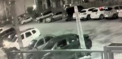 L&uuml;ks otomobilin hava yastığını &ccedil;alan hırsızlar kamerada