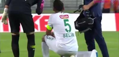 Ma&ccedil; esnasında okunan ezanda hakem oyunu durdu! İşte o muhteşem anlar...