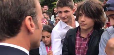 Macron liseli genci &ccedil;ok sert azarladı! İşte o g&ouml;r&uuml;nt&uuml;ler...