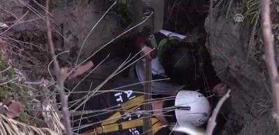 Mağarada mahsur kalan kız &ouml;ğrenci kurtarıldı