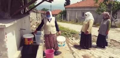 Mahalle sakinlerinden "sularının akmadığı" iddiasıyla oturma eylemi