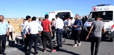 Malatya'da halk otob&uuml;s&uuml; devrildi: En az 25 yaralı