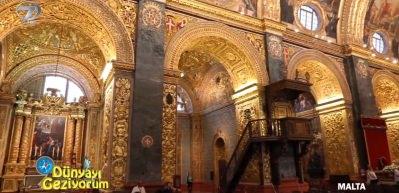 Malta'da 1575 yılından kalan s&uuml;slemeleri altın olan St. John Katedrali 