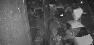 Maltepe'de okul &ccedil;atısının u&ccedil;ma anı kamerada