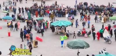 Marakeş'in en renkli, cıvıl cıvıl ve kalabalık meydanı: Cema-&uuml;l Fena 