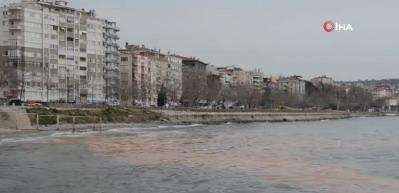 Marmara Denizi turuncuya boyandı