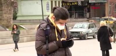 Maske ve eldivenlerin poşete sarıldıktan sonra &ccedil;&ouml;pe atılması uyarısı