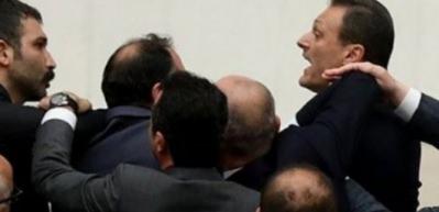 Meclis'te gerginlik! Alpay &Ouml;zalan'ı zor durdurdular