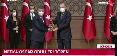 Mehmet Acet, Medya Oscarı &ouml;d&uuml;l&uuml;n&uuml; Cumhurbaşkanı Erdoğan'ın elinden aldı