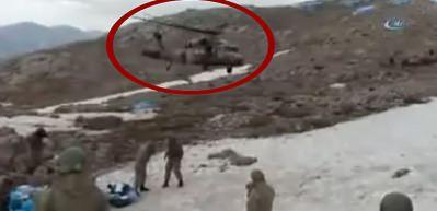 Mehmet&ccedil;ik imkansızı başardı: Sarp arazide helikopterle 'tek teker' şovu!