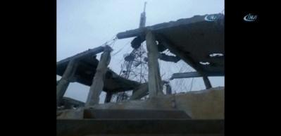 Mehmet&ccedil;ik tek tek temizleyip T&uuml;rk bayrağı astı