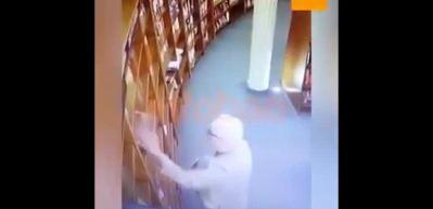 Meksika B&uuml;y&uuml;kel&ccedil;isi Recio kitap &ccedil;almakla su&ccedil;lanıyor