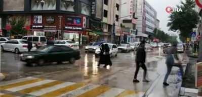 Mersin'de fırtına dev dalgalar oluşturdu