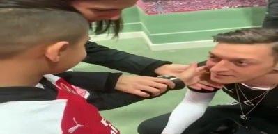 Mesut &Ouml;zil g&ouml;n&uuml;lleri fethetti!