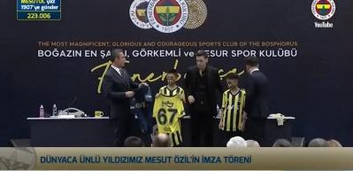 Mesut &Ouml;zil imzalı &ccedil;ubuklu forma rekor fiyata satıldı!