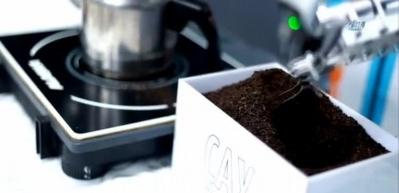 Milli Robot ADA GH5 mangal yapıyor oyun havasında dans ediyor