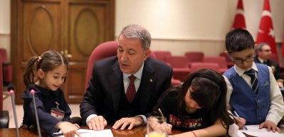 Milli Savunma Bakanlığı'nda &ccedil;ocuk cıvıltıları yankılandı