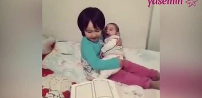 Minik kardeşini Kur'an-ı Kerim okutarak uyuttu! İşte o anlar...