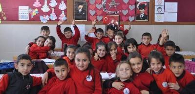 Minik y&uuml;reklerden '15 Temmuz şehitleri' klibi