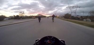 Motosikletle ter&ouml;r estiren magandanın şovu kazayla sona erdi