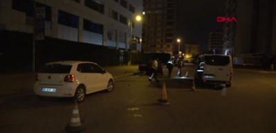 Motosikletli saldırganlar, acil servis &ouml;n&uuml;nde bekleyenlere silahla ateş a&ccedil;tı 3'&uuml; ağır 5 yaralı