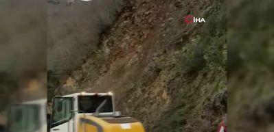 Giresun'da heyelan anı kamerada!